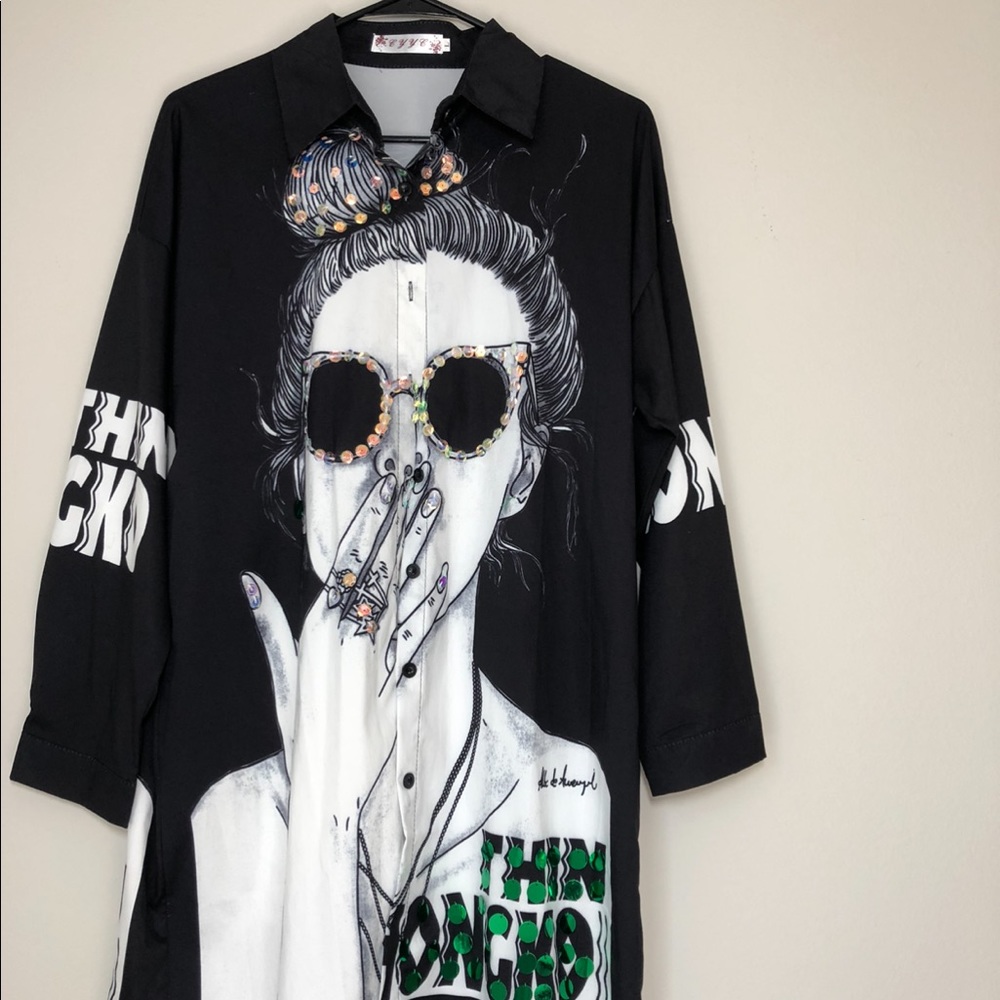 Graphic Button Top
